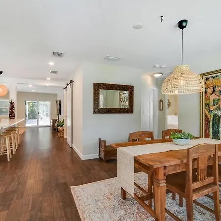 Luxury Home In The Heart Of South Tampa & Pool!